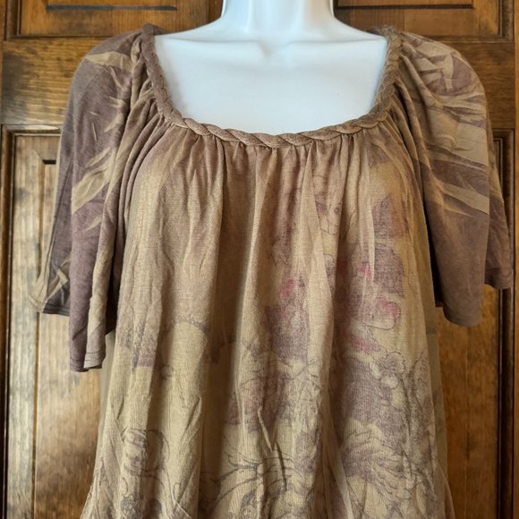 Charlotte Russe Taupe w/Mauve Flowers Pullover Top Large - Picture 2 of 12